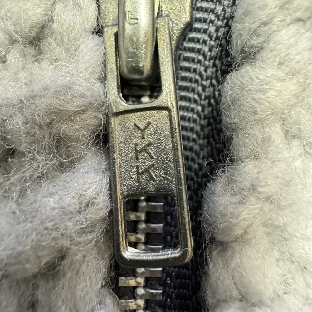 Cozy Gray Zip-Up Sweater with Pattern‎